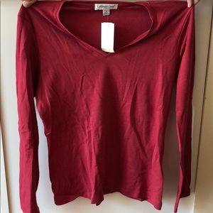 Cold water Creek, v-neck shirt, burgundy.